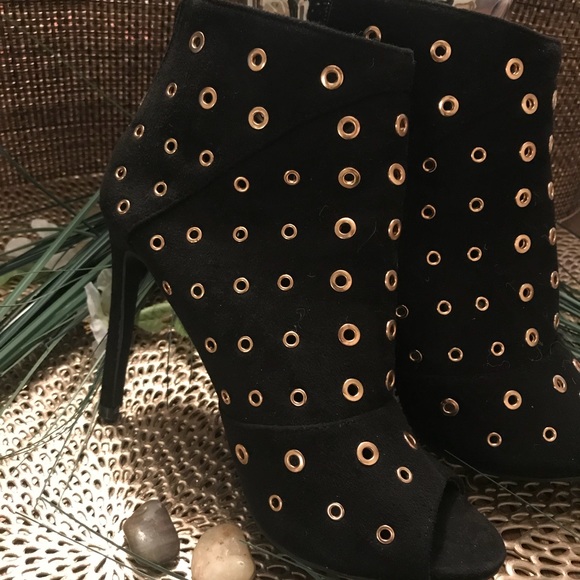 Black High Heels - Picture 2 of 4